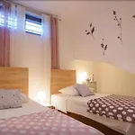 Two Bedroom With Balcony And Sea View Roza A1 시베니크