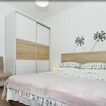 Two Bedroom With Balcony And Sea View Roza A1 *