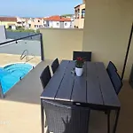 Two Bedroom With Balcony And Sea View Roza A1 아파트 시베니크