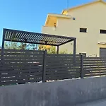 Two Bedroom With Balcony And Sea View Roza A1 아파트 *