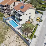 아파트 Two Bedroom With Balcony And Sea View Roza A1