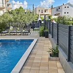 Two Bedroom With Balcony And Sea View Roza A1 * 시베니크