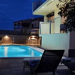 아파트 Two Bedroom With Balcony And Sea View Roza A1 *