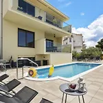 Two Bedroom With Balcony And Sea View Roza A1