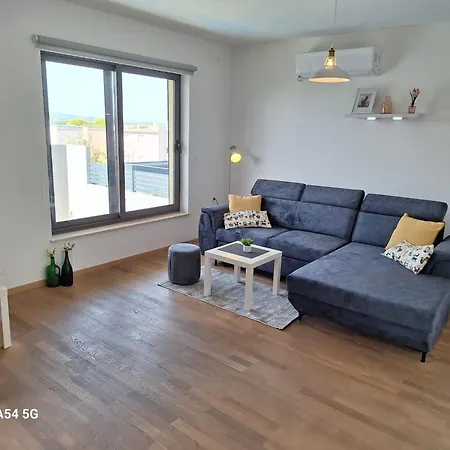 Two Bedroom With Balcony And Sea View Roza A1