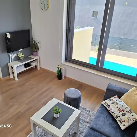 Two Bedroom With Balcony And Sea View Roza A1 公寓 希贝尼克