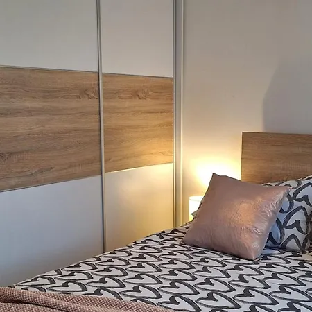 Two Bedroom With Balcony And Sea View Roza A1