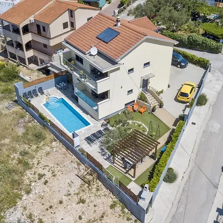 公寓 Two Bedroom With Balcony And Sea View Roza A1