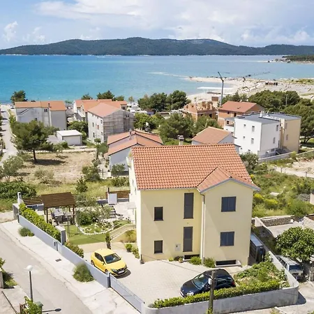 Two Bedroom With Balcony And Sea View Roza A1 * 希贝尼克