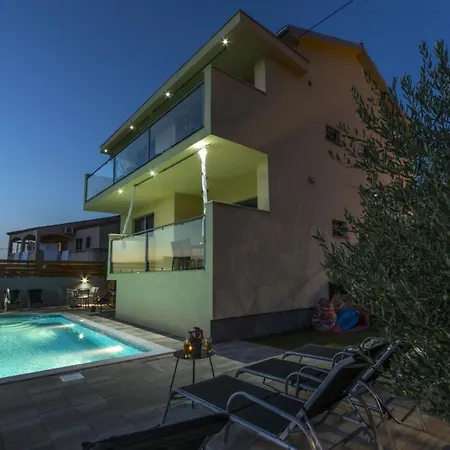 Two Bedroom With Balcony And Sea View Roza A1 *