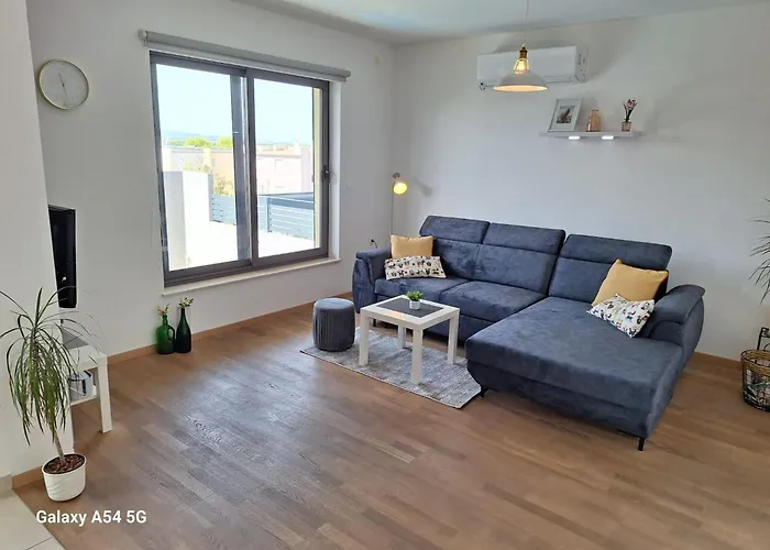 Two Bedroom With Balcony And Sea View Roza A1