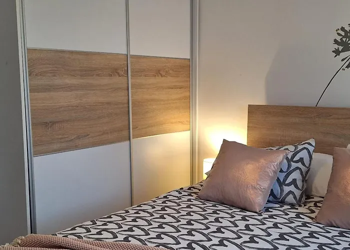 Two Bedroom With Balcony And Sea View Roza A1