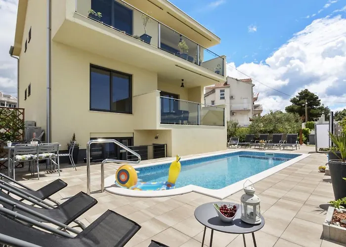 Two Bedroom With Balcony And Sea View Roza A1