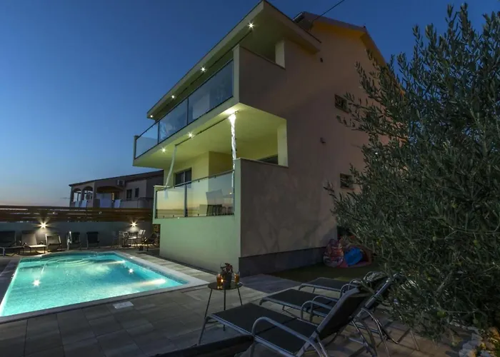 Two Bedroom With Balcony And Sea View Roza A1 *